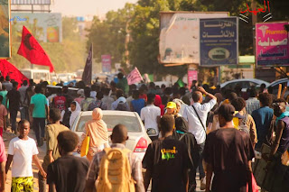 مواكب ضخمة وحاشدة من الخرطوم خرجت للشوارع نحو القصر مطالبة بالحكم المدني