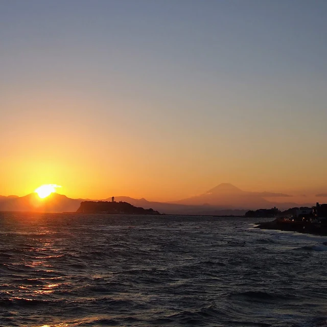 国道134号　稲村ヶ崎　夕日　富士山　江ノ島