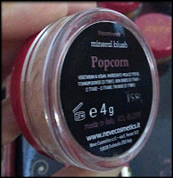 Neve Cosmetics - Blush Minerale in Popcorn - Circus Collection - Anteprima - Neve Birthday Party