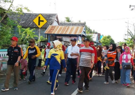 Ratusan Alumni SMP Batangmata, Ikuti Gerak Jalan Santai