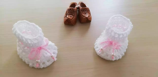 TERNURA A CROCHET Teje unas Bellas Zapatillas de Bebé en Puntadas Caladas
