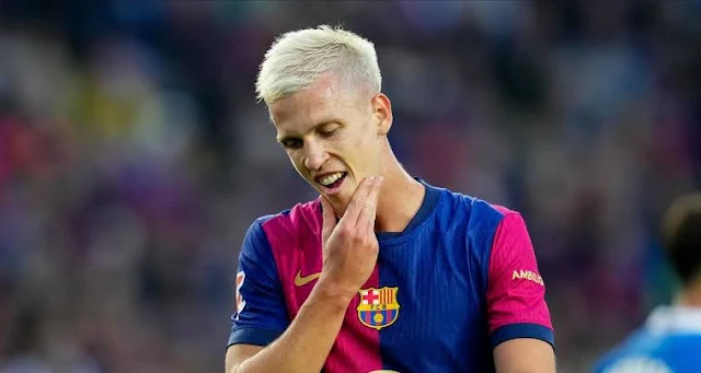 La victoire du FC Barcelone face à Barbastro lors de la Copa del Rey est rapidement passée à la trappe. L'actualité du club catalan est en effet dominée par une affaire qui fait grand bruit : le cas de Dani Olmo. L'international espagnol, recruté à grands frais l'été dernier, n'a toujours pas été homologué par la Liga et voit son avenir au Barça sérieusement compromis. Les dernières décisions de la Liga et de la Fédération espagnole ont été un véritable coup de massue pour le Barça. Malgré les recours envisagés par le club catalan auprès du CSD et potentiellement de la justice, la situation semble s'enliser. Dani Olmo et Pau Victor, les deux joueurs concernés, sont désormais dans l'impossibilité de disputer la moindre rencontre avec les Blaugranas, que ce soit en Liga, en Coupe ou en Ligue des Champions. Selon la Cadena SER, les deux joueurs, et notamment Dani Olmo, sont furieux de cette situation. Le milieu de terrain espagnol, qui avait rejoint le Barça avec de grandes ambitions, se retrouve aujourd'hui dans une impasse. Les tentatives de Joan Laporta pour apaiser les tensions auraient été vaines. Les joueurs seraient de plus en plus pessimistes quant à une issue favorable et envisageraient sérieusement de quitter le club. Le cas Dani Olmo est un véritable casse-tête pour le FC Barcelone. Les conséquences de cette affaire pourraient être importantes pour le club catalan, tant sur le plan sportif que financier. Les prochaines semaines s'annoncent décisives pour l'avenir de Dani Olmo et du Barça.