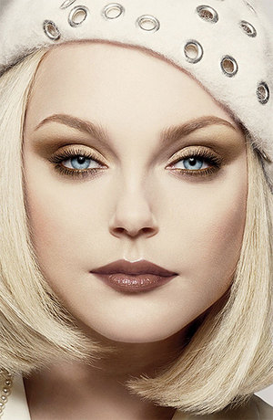 Jessica Stam Posted by COCAMIA at 846 AM