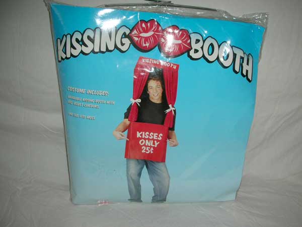 Kissing Booth Costumes9