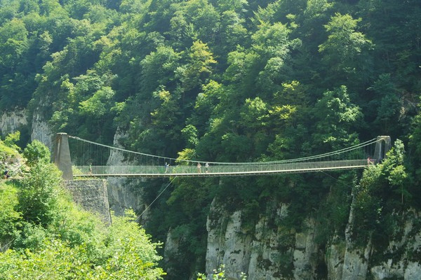 france pays basque randonnée passerelle holzarte