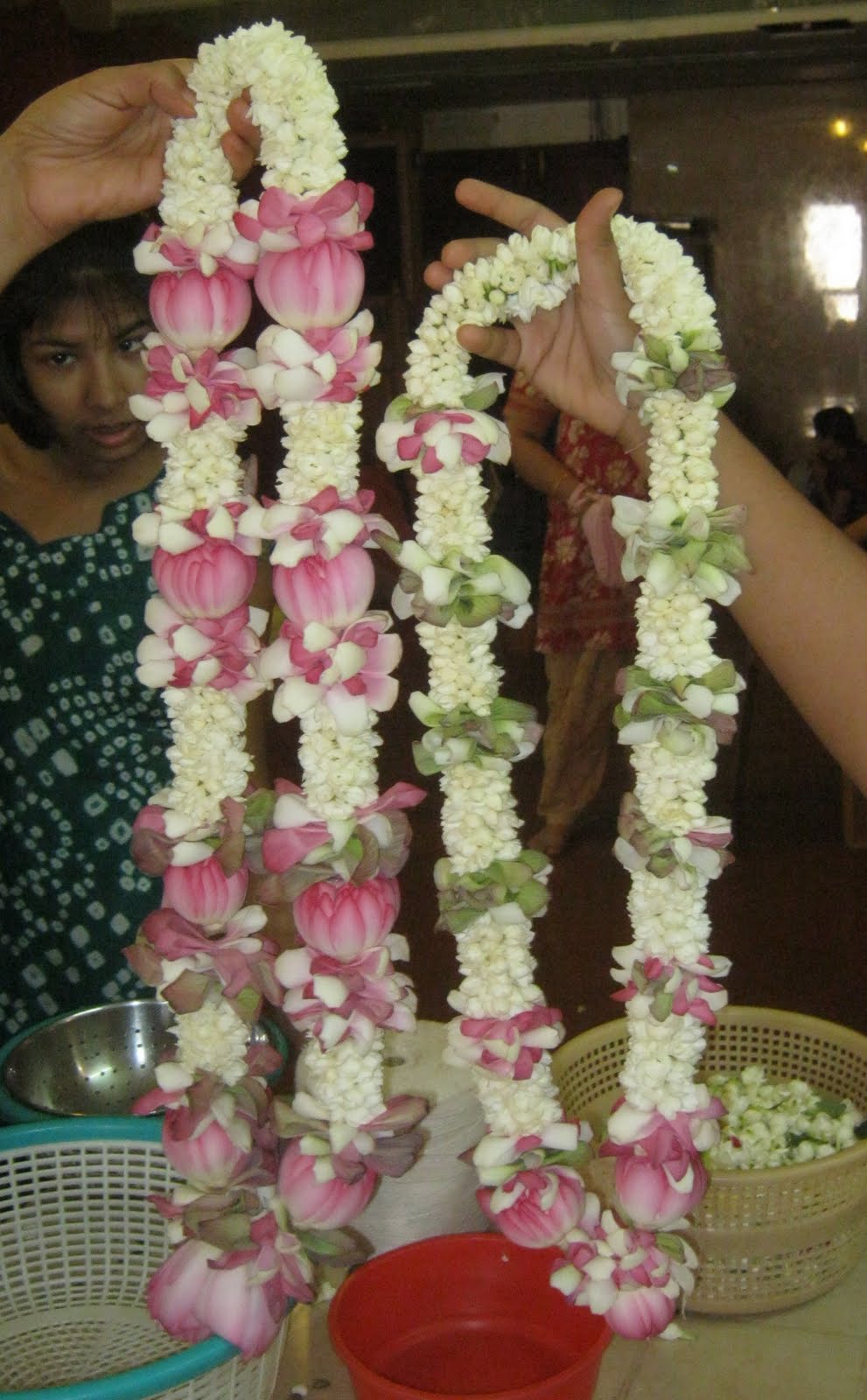 Vaisnavi Sanga Inspiring Vaisnavis the Chowpatty garland