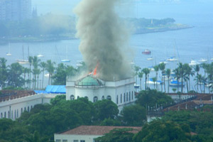 Um incêndio Atinge a Universidade Federal do Rio de Janeiro