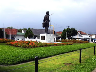 Monumen Husein Sastranegara