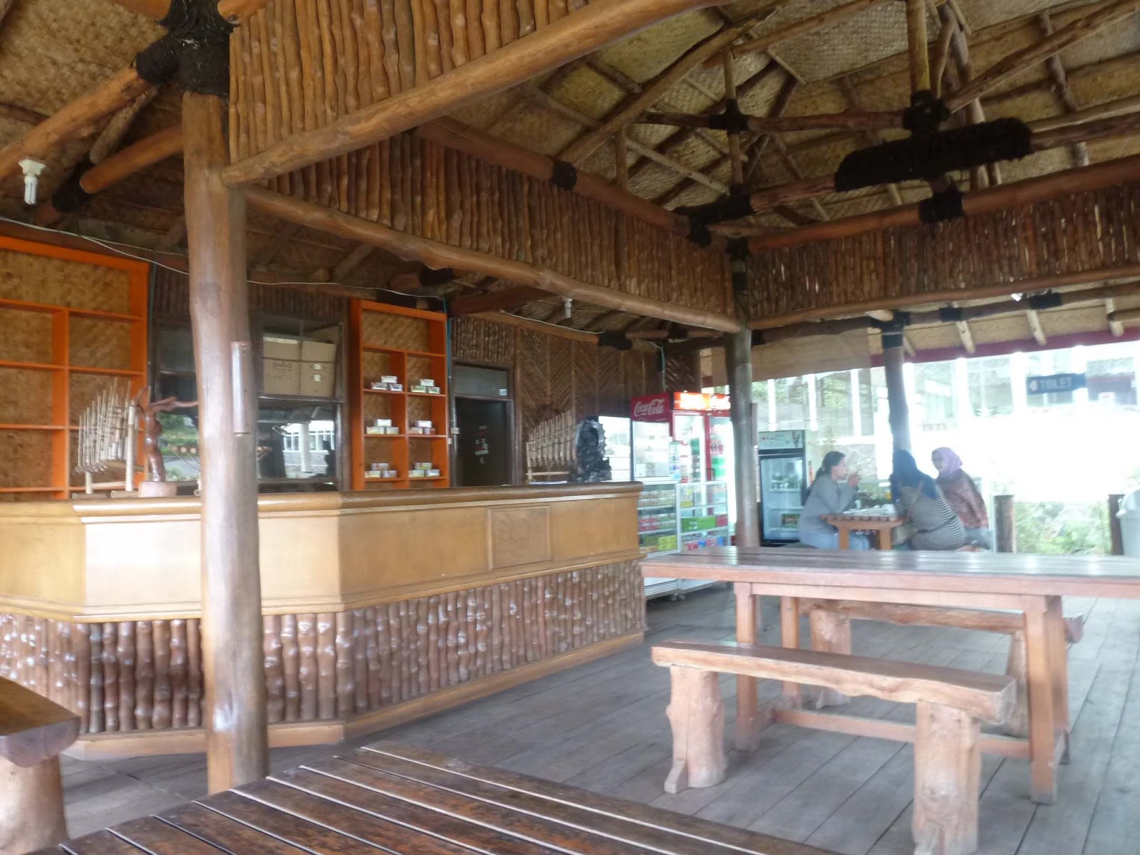 Contoh Desain  Gambar Kafe Terbuat Dari Bambu 