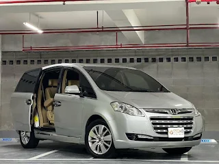 吳先生有一台 2010 年的 Luxgen 7 MPV 想要委託我們收購 ，因為問了很多車商都沒人願意理他甚至叫他報廢 。看到我們的中古車收購介紹 ，覺得我們是最後一絲希望 。  我現在評估後大概就是個位數 ，至少沒報廢那麼低 。吳先生可以接受，反正就是要處理掉 。所以我們就和他約到府估車 ，到了現場其實車況沒很糟 ，但就是有一些可預期的待修狀況 。配備來講 M7 在當年就有比很多國產車還豐富的選配 ~ 我們最後就用接近線上的價格跟他購買 。  其實這車真的沒到很差 ，就是妥善率比較不好一些 ，七人座的空間和設計也有尊榮感 。收回來小整理後我們開價也是個位數 ，一周內就有人來買 ，只是來買的人竟然是開Alphard  (笑~ )   總而言之 ，謝謝吳先生信任 ，希望我們本次的服務有解決您的煩惱 。