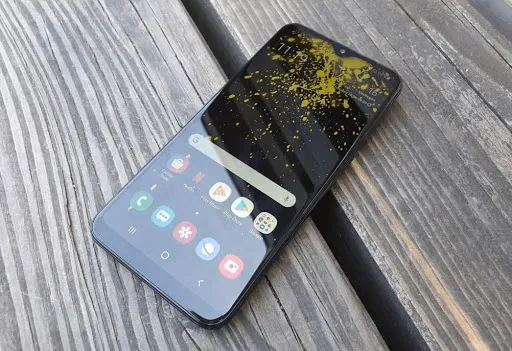 Samsung_Berencana_Mengembalikan_Baterai_yang_Dapat_Dilepas