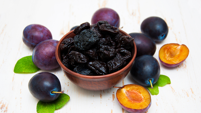 daily handful of prunes strengthens your bones and protects you from fragility