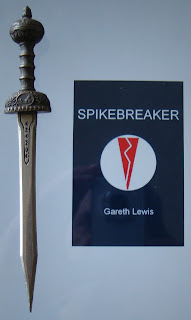 Portada del libro Spikebreaker, de Gareth Lewis
