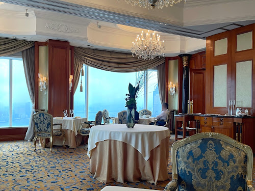 Restaurant Petrus Island Shangrila Hotel - Best French fine-dining Hong Kong