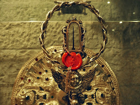 Η Ιερά Άκανθα του Αγίου Νικολάου στο Μπάρι της Ιταλίας. http://leipsanothiki.blogspot.be/