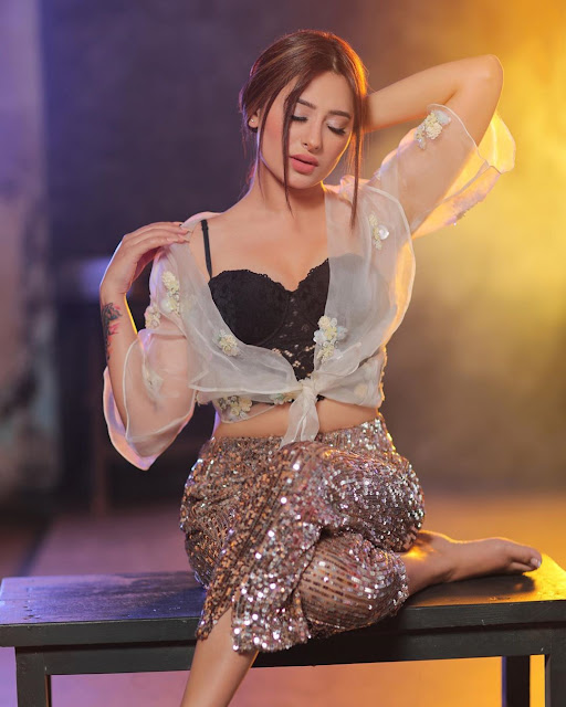 Mahira Sharma sizzles in sexy outfit