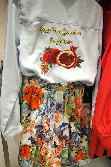 Zara - FLOWING SHIRT WITH FRUIT EMBROIDERY
