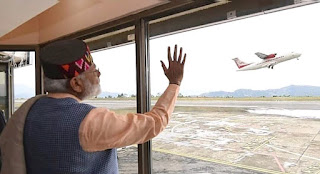 NARENDRA MODI WAVING GOODBYE TO AEROPLANE