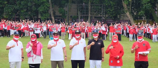 Peringati HUT RI Ke-77. ASN Depok Bagikan 2.206 Bendera Kepada Warga