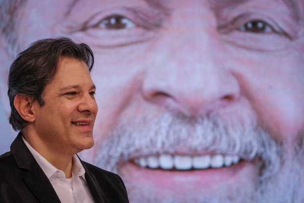 Anunciado como candidato de Lula, Haddad ultrapassa Bolsonaro e lidera, segundo pesquisa, com 22%