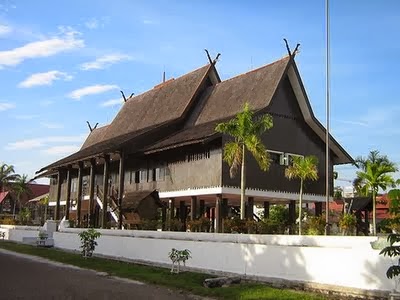 Nama-Nama dan Foto Rumah Adat 34 Propinsi di Indonesia 