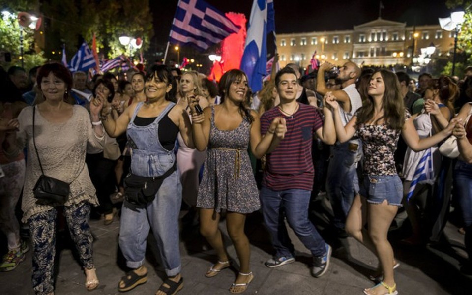 Οι ψηφοφόροι των ΣΥΡΙΖΑ-ΑΝΕΛ με κόκκινα δάνεια δεν θα πληρώσουν μία!  