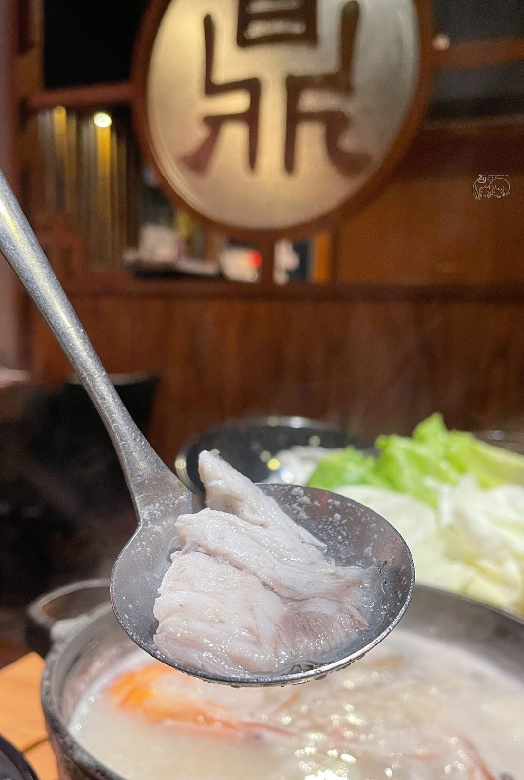 台南美食｜北區 麻鼎家鑄鐵鍋｜溫潤香麻的麻辣火鍋｜小北商圈的極品火鍋｜必點番茄麻辣與蝦滑