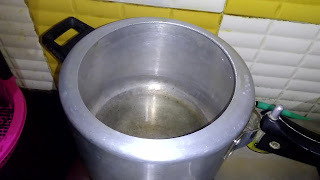 Take butter (or edible oil) in a vessel