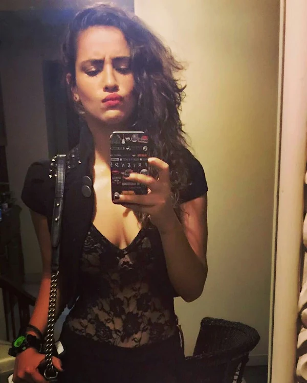 aisha sharma mirror selfie