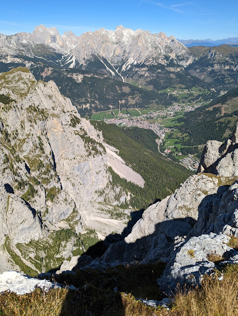 Dal Sas da le Undesc (Cima Undici), vista su Pozza di Fassa