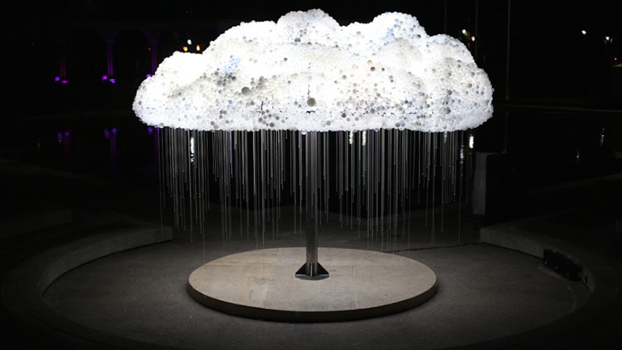Cloud, la nube interactiva hecha de 6000 bombillas 