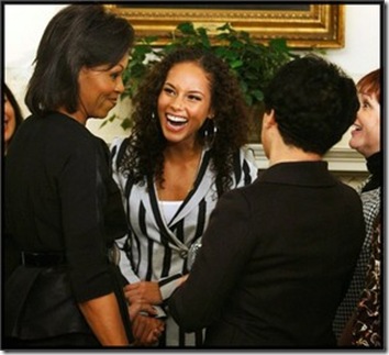 resized_Michelle_Obama_attended_Alicia_Keys_concert_Batack_Obama__bookstore_Iowa