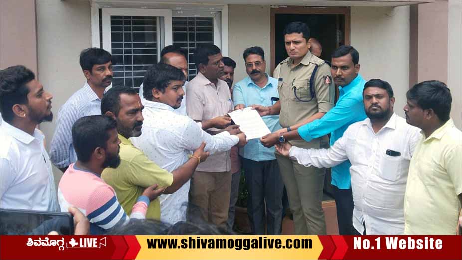 Shimoga INTUC Memorandum to SP Mithun Kumar IPS