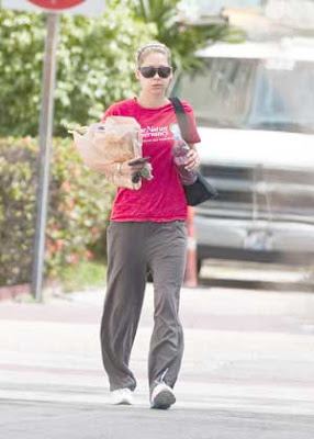 Anna Kournikova Gym Going Pics