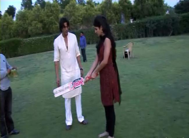 Katrina Kaif Playing Cricket with her co stars Arjun Rampal and Ranbir Kapoor