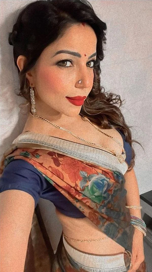 Maahi Khan saree ullu sursuri-li actress