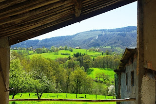 Nava, Ceceda, sendero a la Coroña de Castru