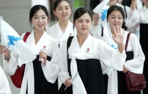 The Mystery of the Female Leader of the North Korean Cheerleading Team