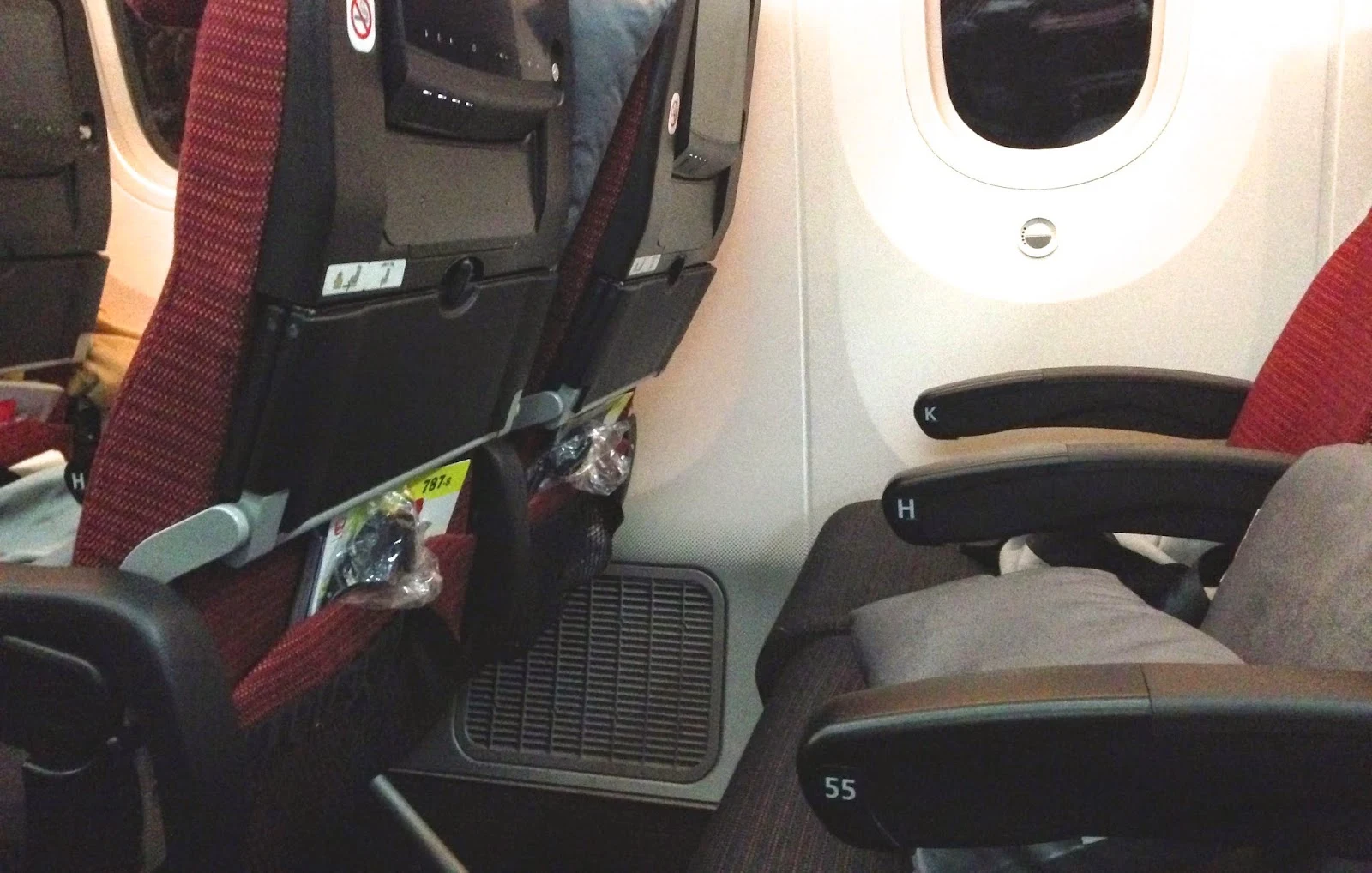 JALエコノミークラス座席　JAL Economyclass-flight-seat-late787