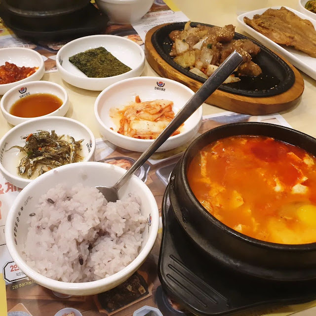 Sundubu con dolsotbap y galbi