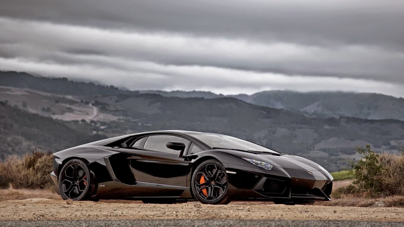 Get 3 Black Lamborghini Aventador Wallpapers On the Mountain