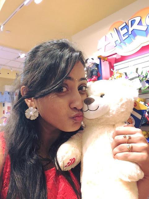 anchor lasya latest fb pics cute