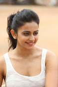 Rakul Preet Singh Sizzling Pics-thumbnail-8