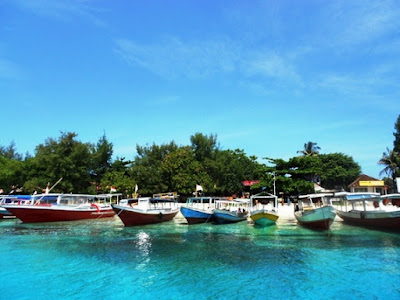 Pesona Pantai Sengigi Lombok