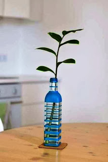 Membuat Kerajinan Tangan Sederhana, Mewarnai Vas Bunga Dari Botol Bekas 7