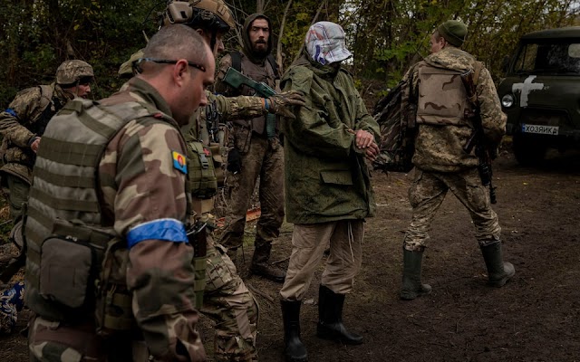 Ukrainian forces surround Russian troops in the city of Liman