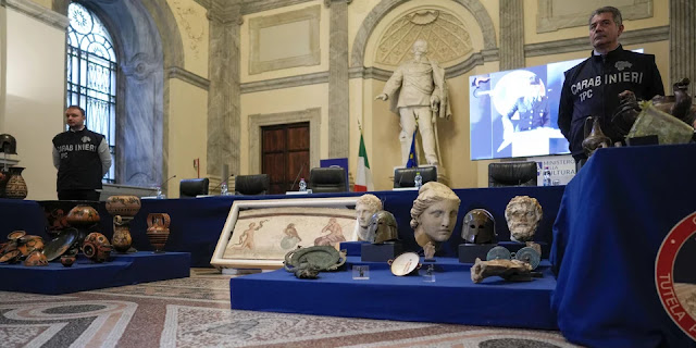 Οι ΗΠΑ επέστρεψαν στην Ιταλία 14 λεηλατημένα έργα της αρχαιότητας