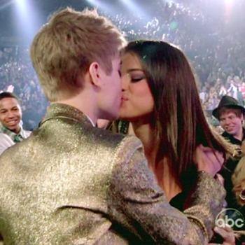 pictures of justin bieber kissing selena gomez. romance on the down-low in the past, Justin Bieber and Selena Gomez put