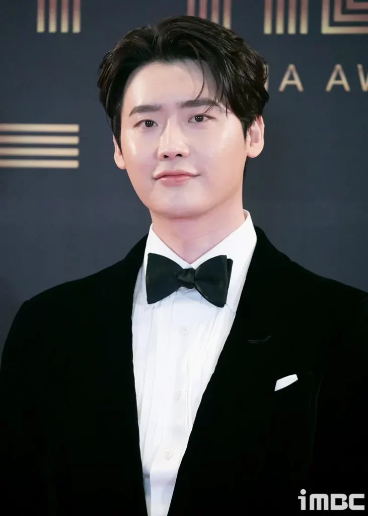 El talentoso Lee Jong Suk ganó el premio Daesang en los MBC Drama Awards 2022