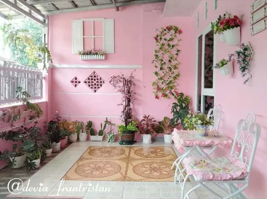 desain rumah minimalis dengan tema pink